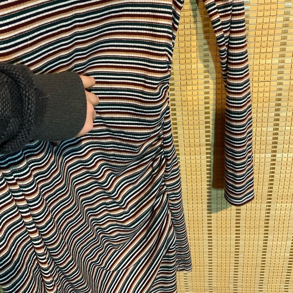 Deep-tone Candy Striped Long Sleeve Dress - Picture 3 of 4